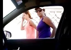 男は女性の前で彼のコックを鞭打ちます 女性 が 見る エロ 画像