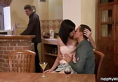 彼女の夫との肛門性のための準備ができている成熟した女性のお尻 女 向け アダルト 動画