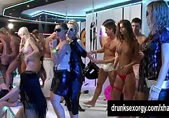 ブルネットかわいこちゃんは肛門弄に若い赤毛を納得させる エロ 動画 女性 専用 風俗
