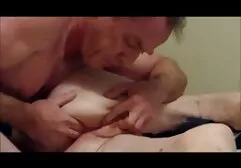 スポーツ愛好家を誘惑busty金髪のためのthreesome性 女 用 エロ 動画