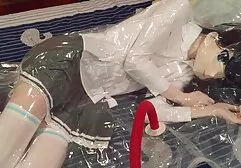 若い人たちに非常に美しいポルノを与える経験を持っている男 エロ 動画 女性 専用 風俗