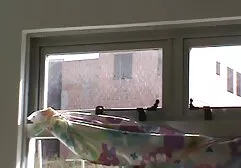 ブルネット若い乗馬ペニス 女 の 人 の ため の エロ 動画