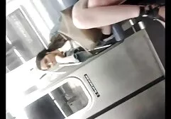 女の子とメガネは男性の陰茎を車の中で右に取ります 女性 向け エロ 動画 拘束